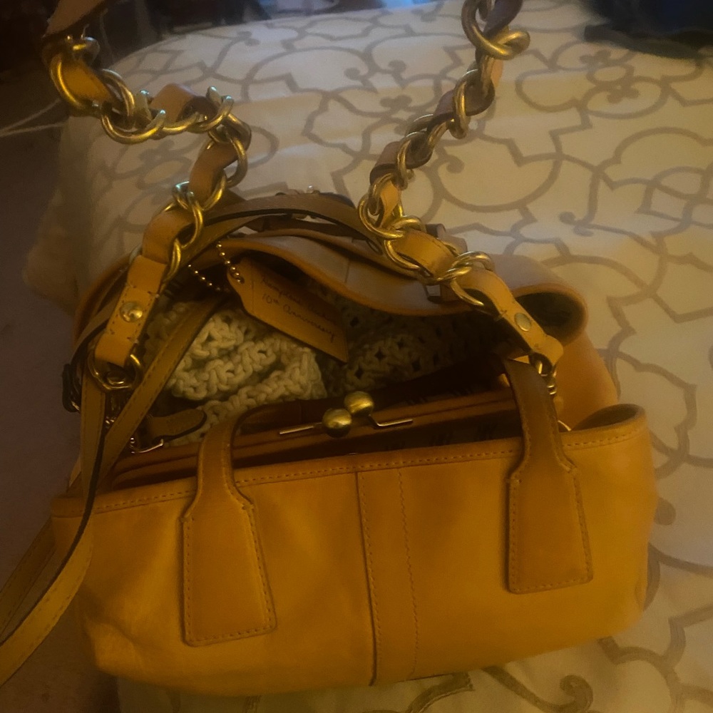 Used Coach bag - Picture 3 of 12